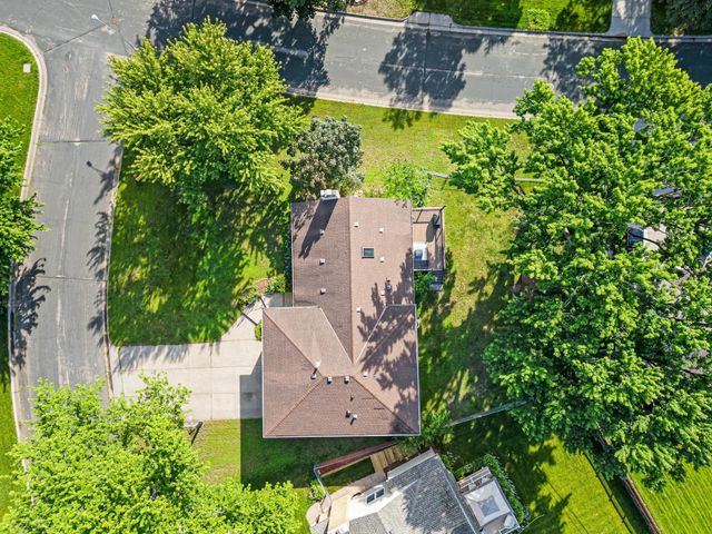 6901 Hillcrest Lane, Edina, MN 55435