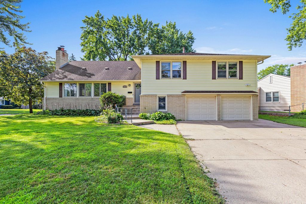 6901 Hillcrest Lane, Edina, MN 55435