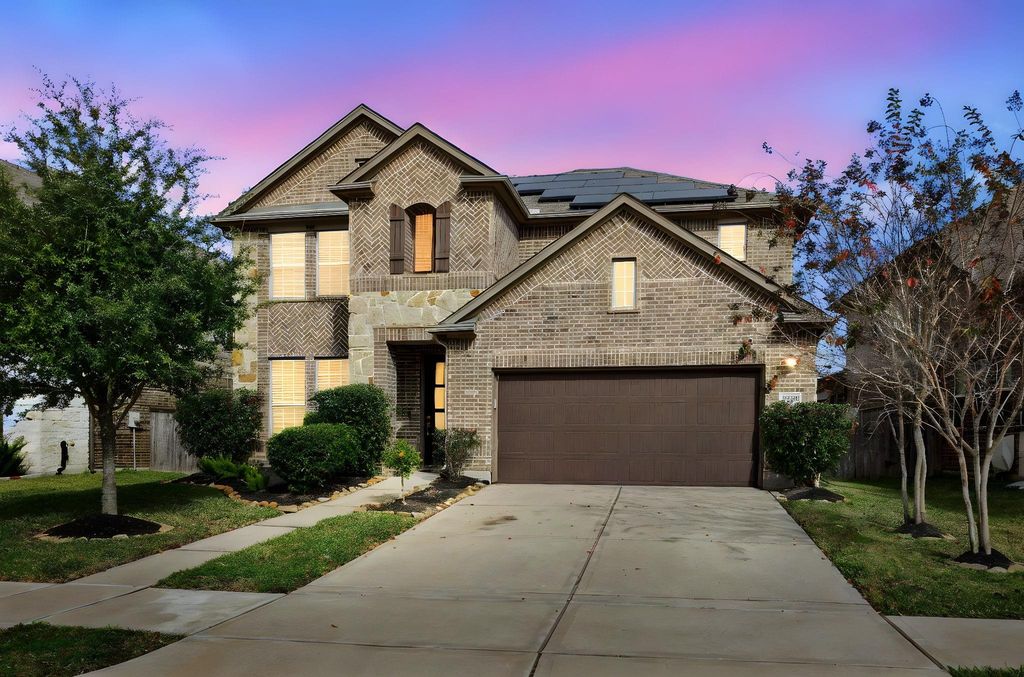 Image 2 of property listing at 24710 Twilight Hollow Lane, Richmond, TX 77406