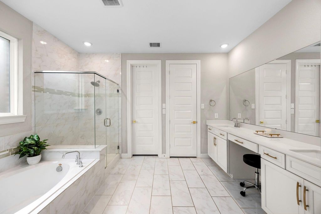 Image 24 of property listing at 24710 Twilight Hollow Lane, Richmond, TX 77406