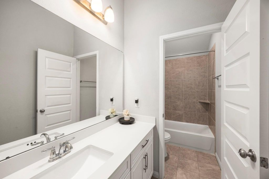 Image 33 of property listing at 24710 Twilight Hollow Lane, Richmond, TX 77406