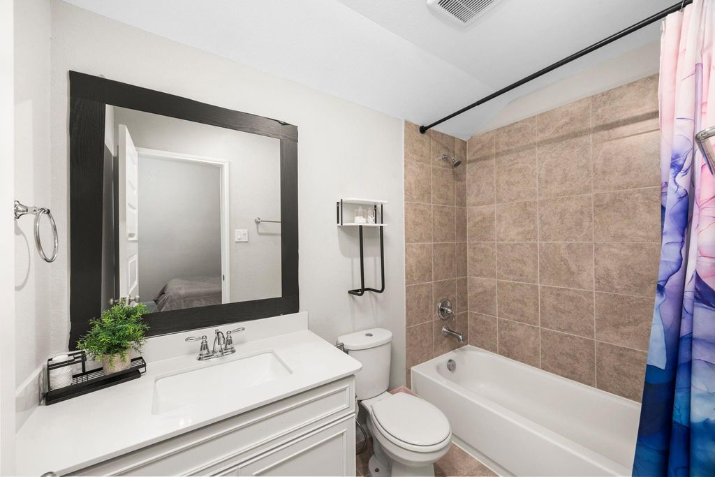 Image 35 of property listing at 24710 Twilight Hollow Lane, Richmond, TX 77406