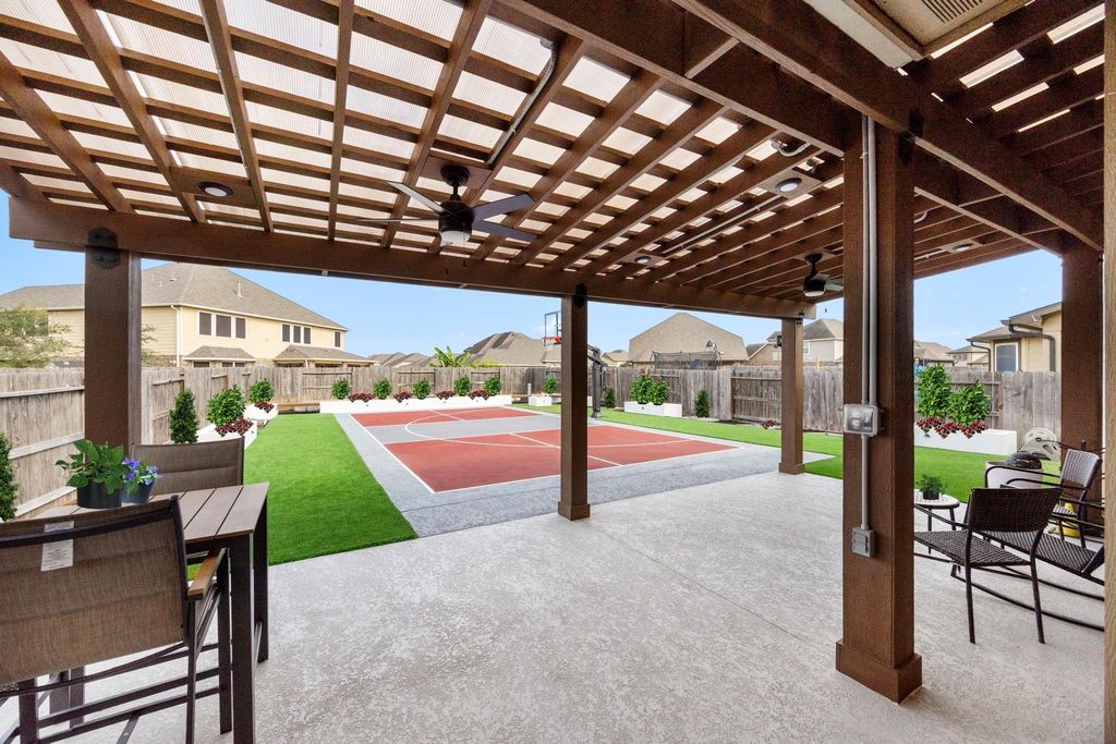 Image 36 of property listing at 24710 Twilight Hollow Lane, Richmond, TX 77406