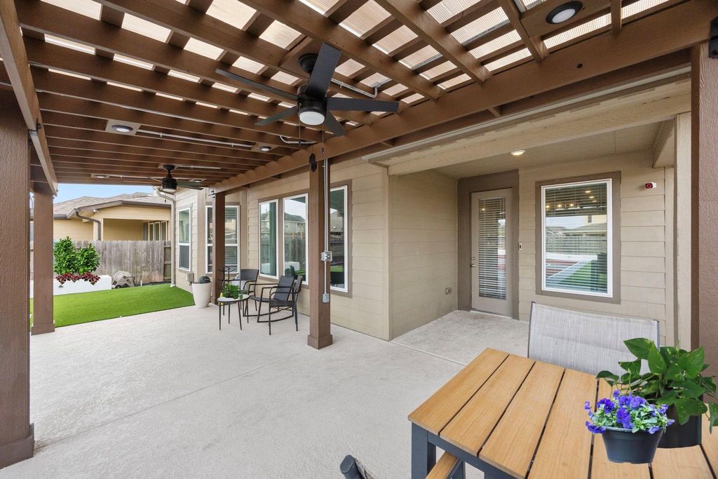 Image 37 of property listing at 24710 Twilight Hollow Lane, Richmond, TX 77406