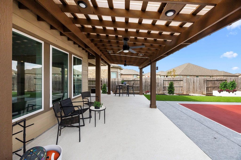 Image 38 of property listing at 24710 Twilight Hollow Lane, Richmond, TX 77406