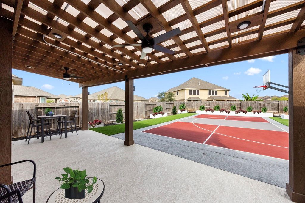 Image 39 of property listing at 24710 Twilight Hollow Lane, Richmond, TX 77406