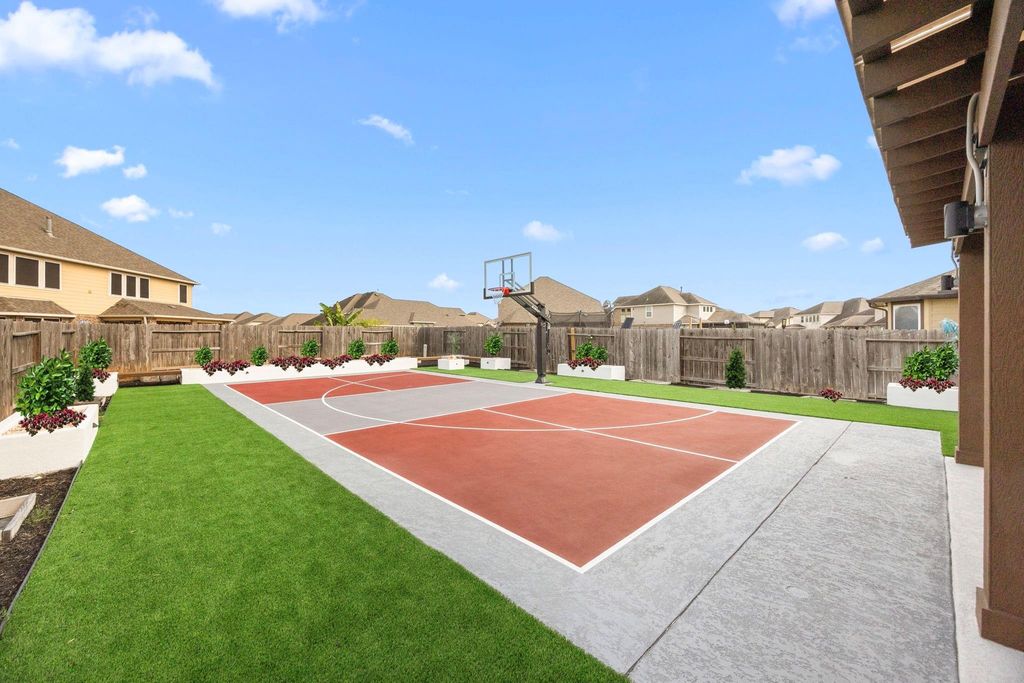 Image 40 of property listing at 24710 Twilight Hollow Lane, Richmond, TX 77406