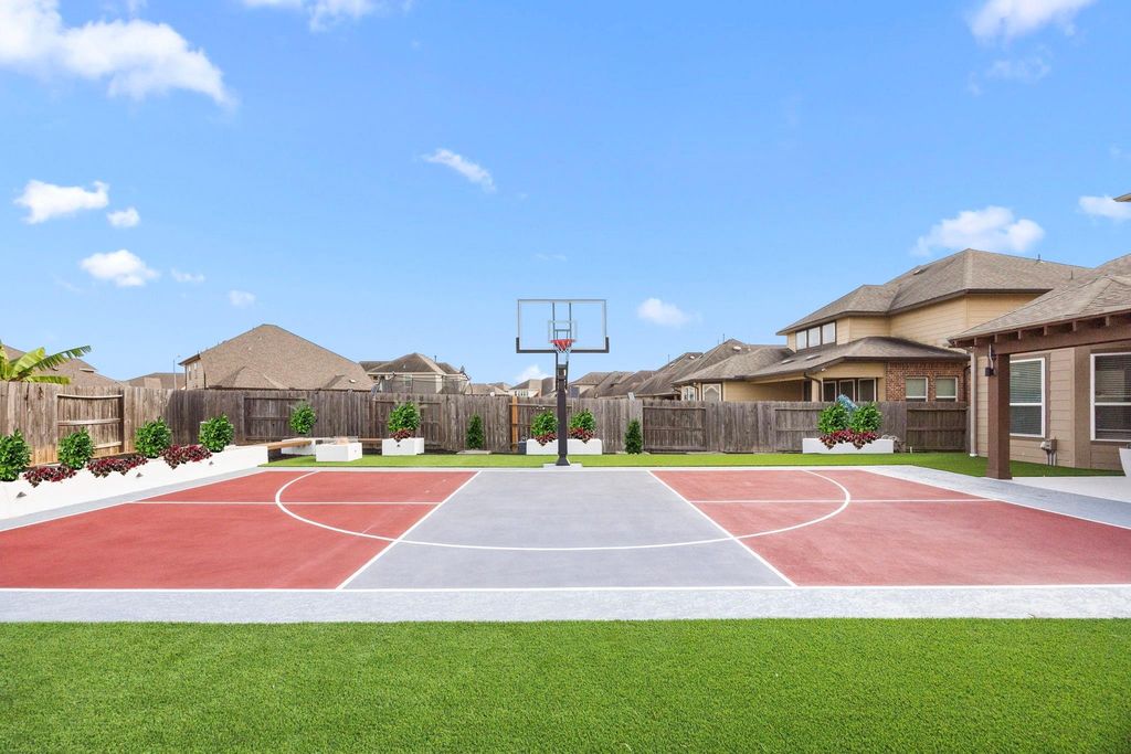 Image 41 of property listing at 24710 Twilight Hollow Lane, Richmond, TX 77406