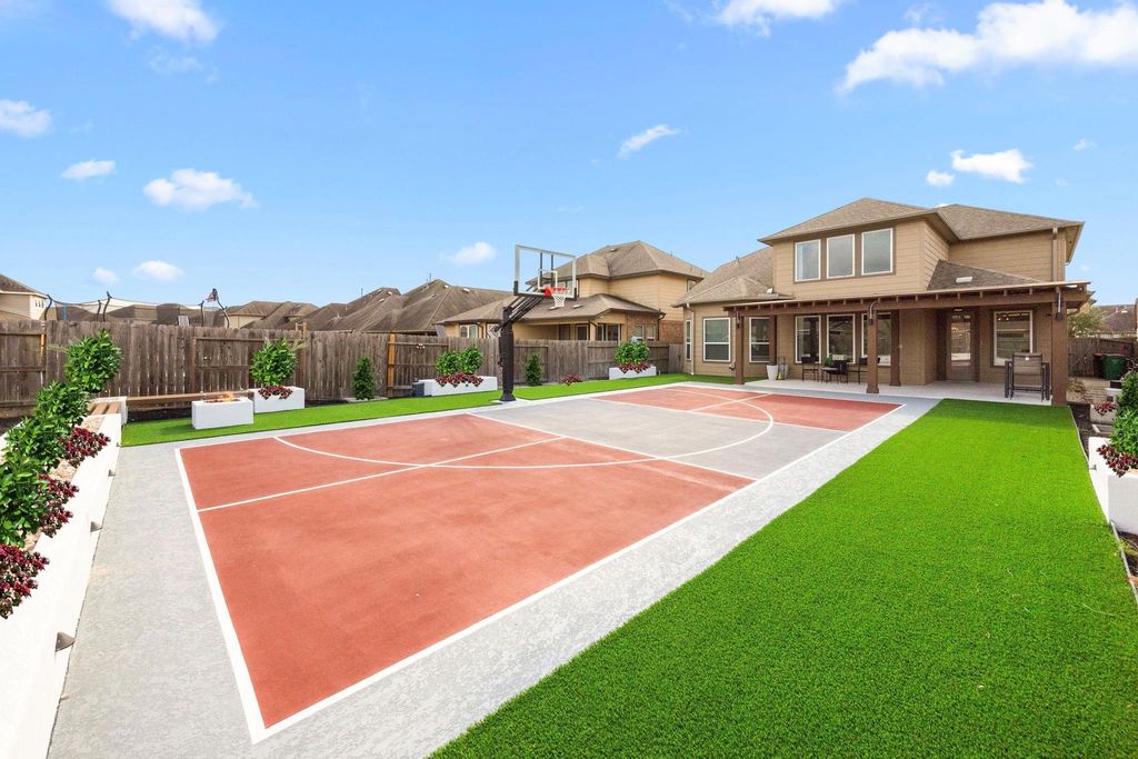 Image 42 of property listing at 24710 Twilight Hollow Lane, Richmond, TX 77406