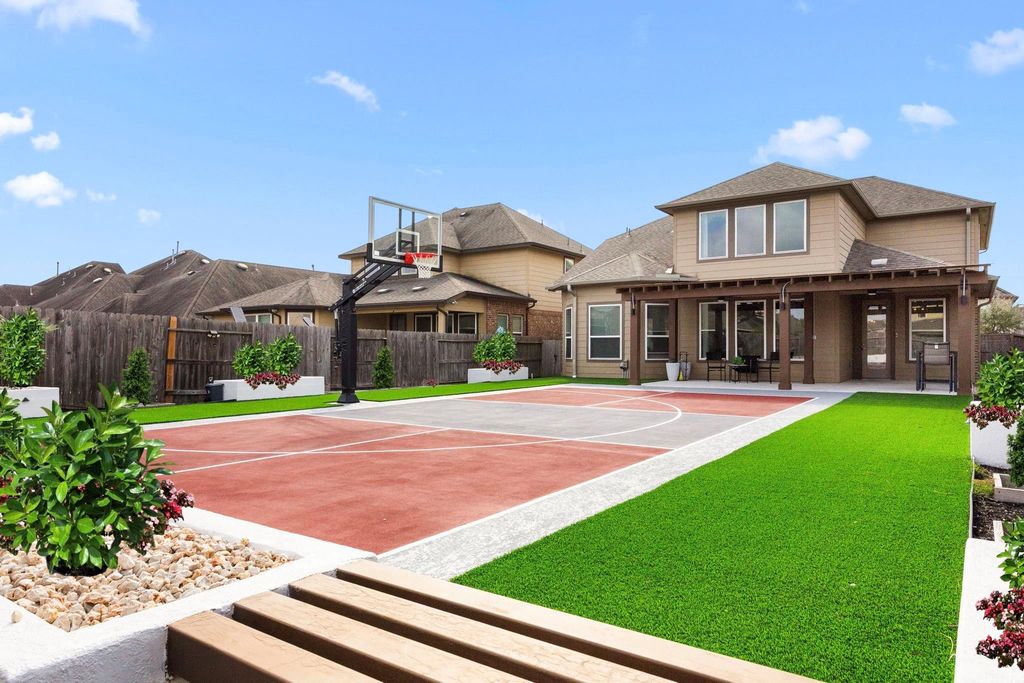 Image 43 of property listing at 24710 Twilight Hollow Lane, Richmond, TX 77406