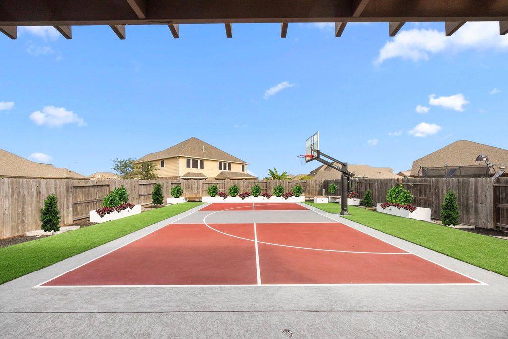 Image 44 of property listing at 24710 Twilight Hollow Lane, Richmond, TX 77406