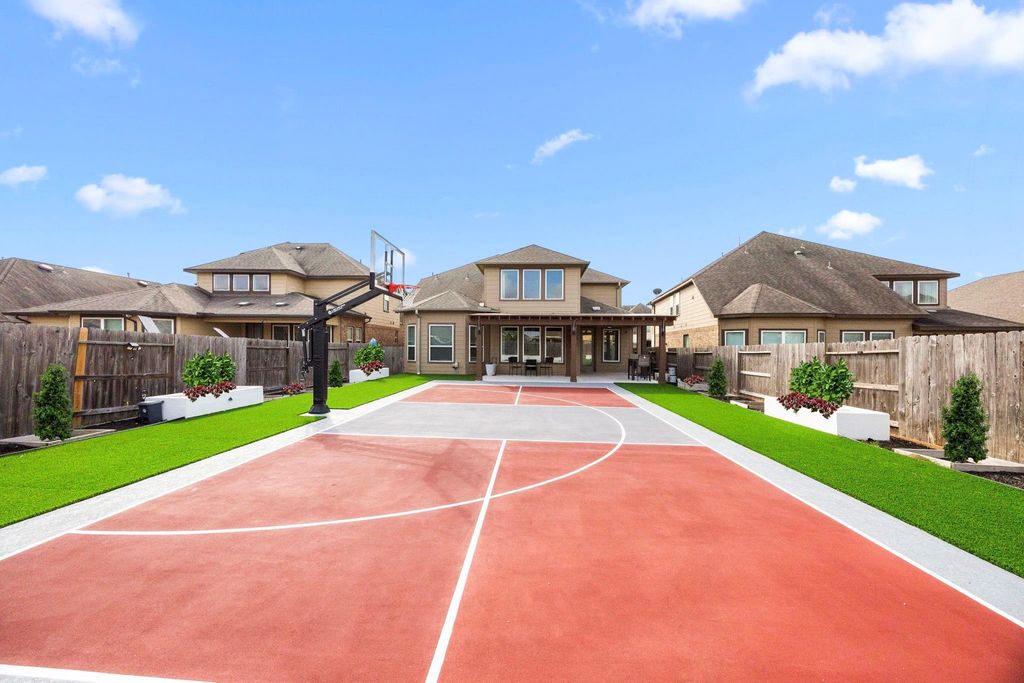 Image 45 of property listing at 24710 Twilight Hollow Lane, Richmond, TX 77406