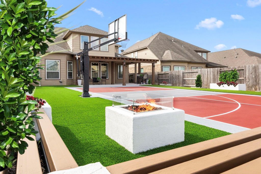 Image 46 of property listing at 24710 Twilight Hollow Lane, Richmond, TX 77406