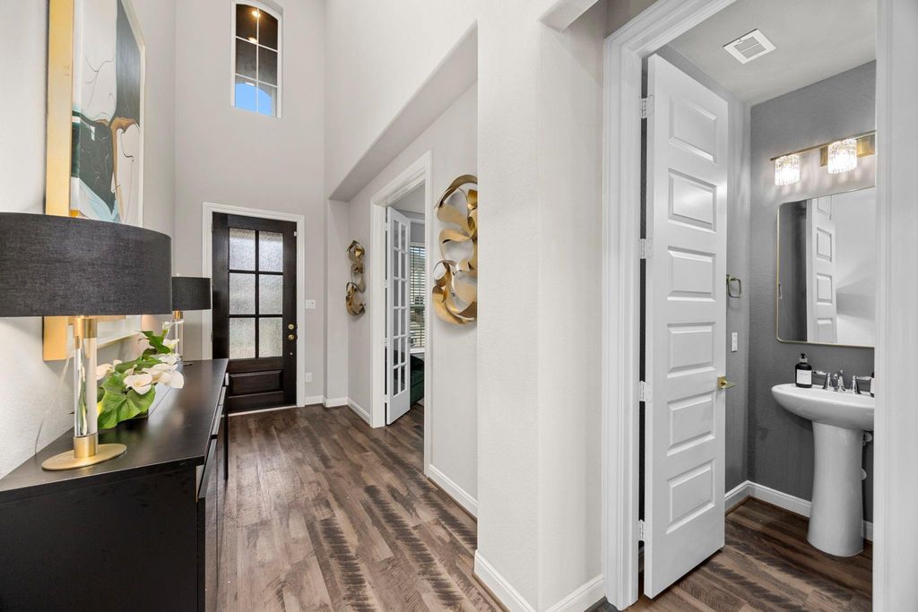 Image 5 of property listing at 24710 Twilight Hollow Lane, Richmond, TX 77406