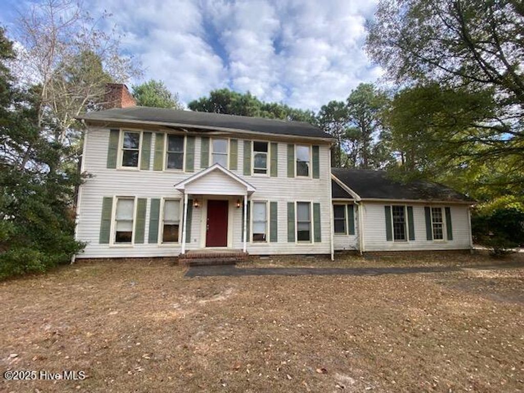 312 Edinboro Drive, Southern Pines, NC 28387