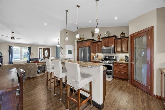 210 Longworth Ave, Alburnett, IA 52202