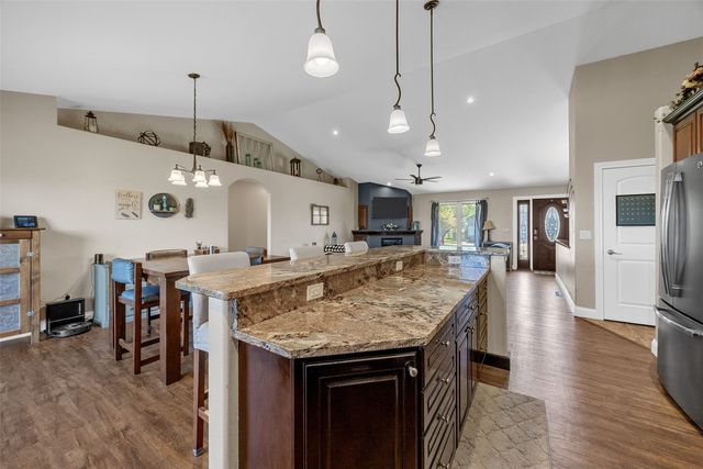 210 Longworth Ave, Alburnett, IA 52202