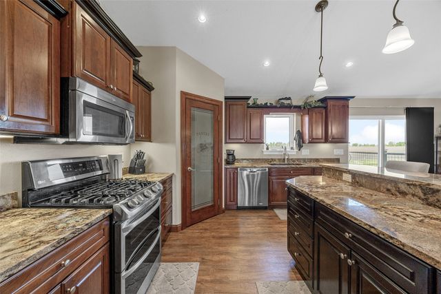 210 Longworth Ave, Alburnett, IA 52202