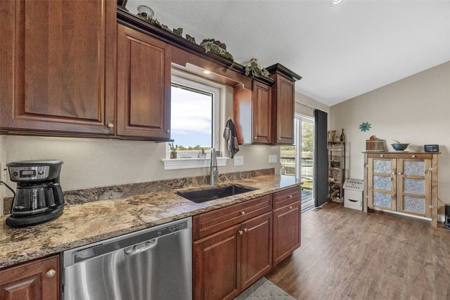 210 Longworth Ave, Alburnett, IA 52202