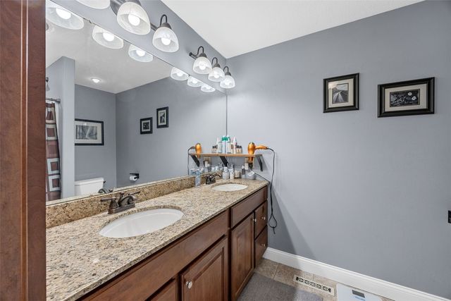210 Longworth Ave, Alburnett, IA 52202