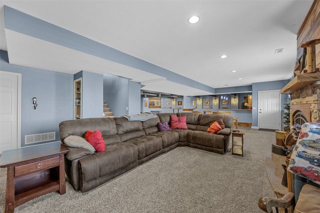 210 Longworth Ave, Alburnett, IA 52202