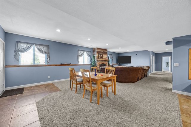 210 Longworth Ave, Alburnett, IA 52202