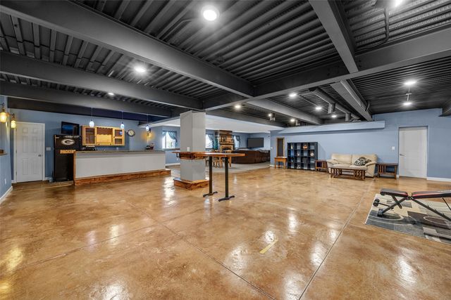 210 Longworth Ave, Alburnett, IA 52202