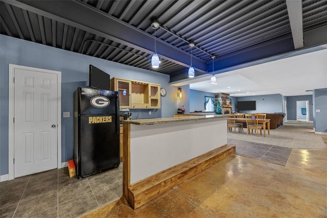 210 Longworth Ave, Alburnett, IA 52202