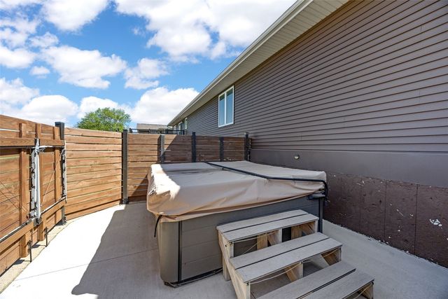 210 Longworth Ave, Alburnett, IA 52202