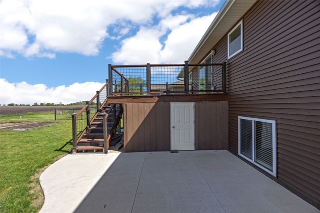 210 Longworth Ave, Alburnett, IA 52202
