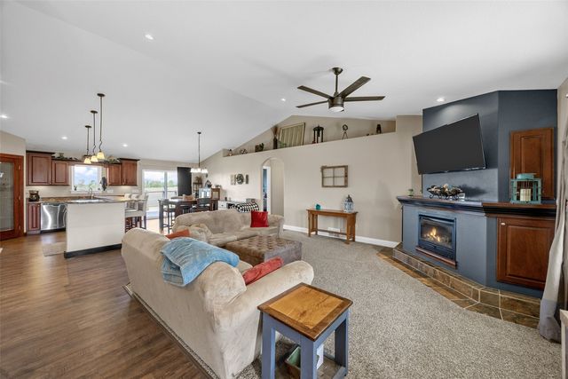 210 Longworth Ave, Alburnett, IA 52202