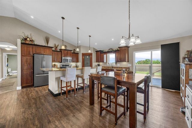 210 Longworth Ave, Alburnett, IA 52202