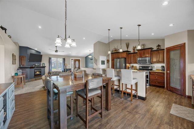 210 Longworth Ave, Alburnett, IA 52202