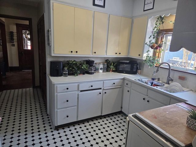 210 E Wisconsin STREET, Delavan, WI 53115