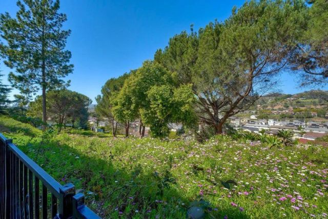 1208 La Paloma Glen, Escondido, CA 92026