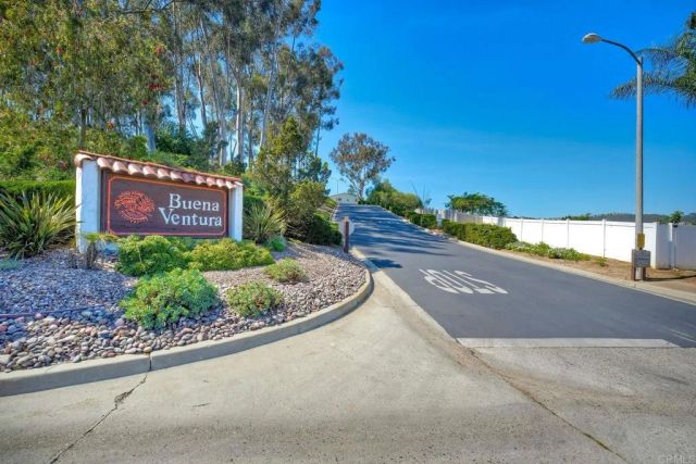 1208 La Paloma Glen, Escondido, CA 92026