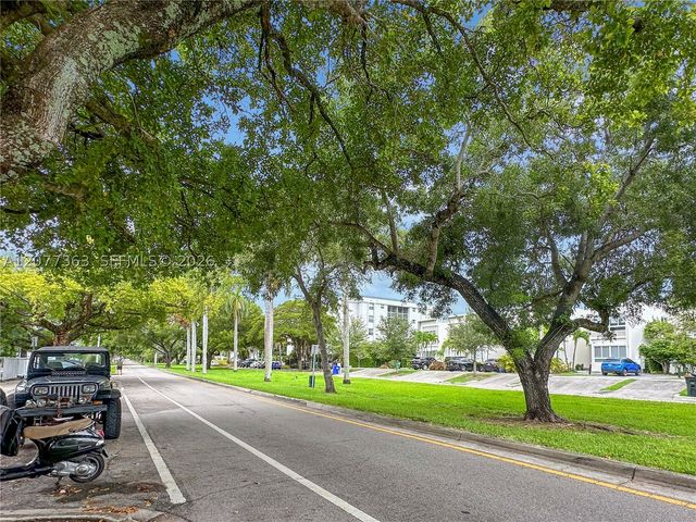 2430 NE 135th St 103, North Miami, FL 33181