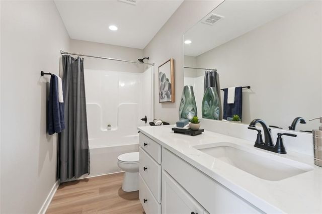 7000 Lake Hill Drive 66, Des Moines, IA 50320