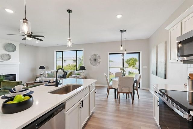 7000 Lake Hill Drive 66, Des Moines, IA 50320