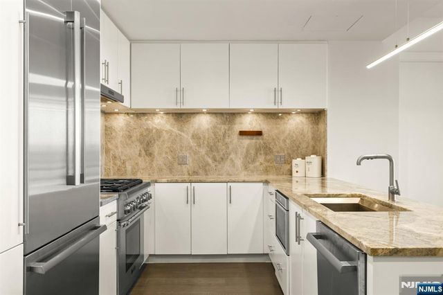 320 Adolphus Avenue 319, Cliffside Park, NJ 07010