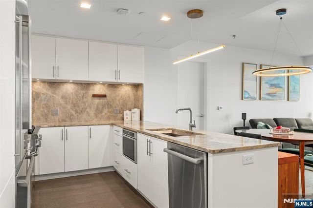 320 Adolphus Avenue 319, Cliffside Park, NJ 07010
