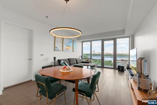 320 Adolphus Avenue 319, Cliffside Park, NJ 07010