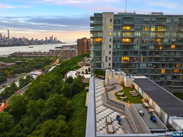 320 Adolphus Avenue 319, Cliffside Park, NJ 07010