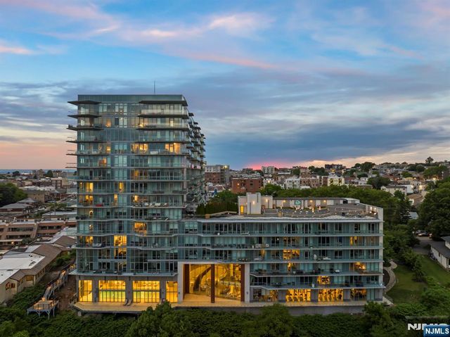 320 Adolphus Avenue 319, Cliffside Park, NJ 07010
