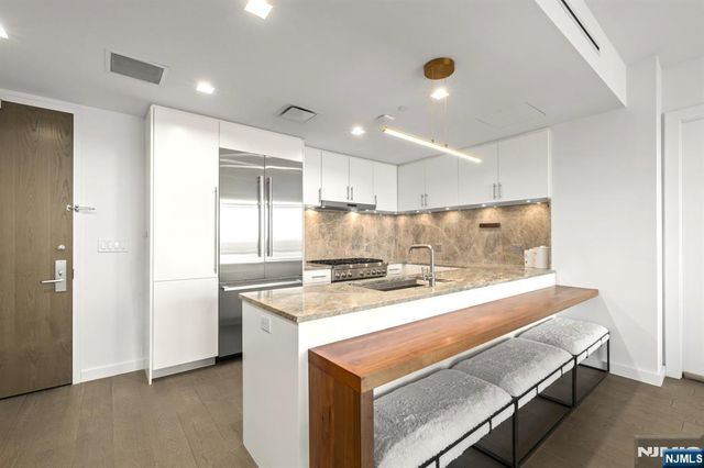 320 Adolphus Avenue 319, Cliffside Park, NJ 07010