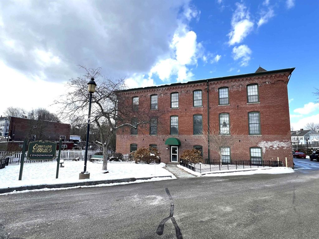 100 Main St Apt 108, Pembroke, NH 03275