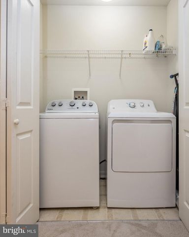 240 W RED LION DR W, Bear, DE 19701