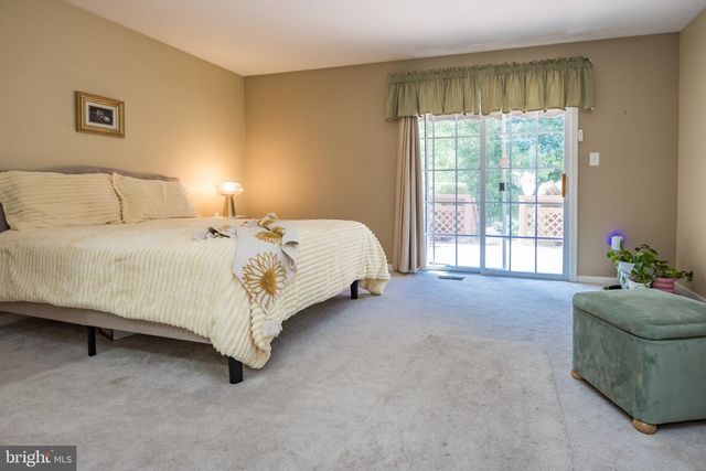 240 W RED LION DR W, Bear, DE 19701