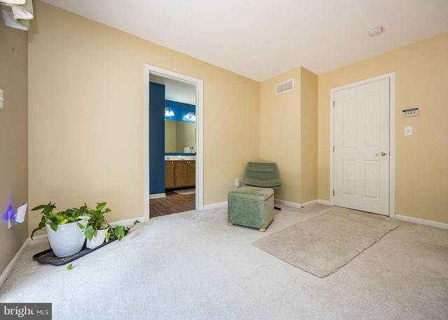240 W RED LION DR W, Bear, DE 19701