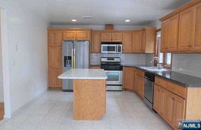 330 Lincoln Avenue, Fort Lee, NJ 07024